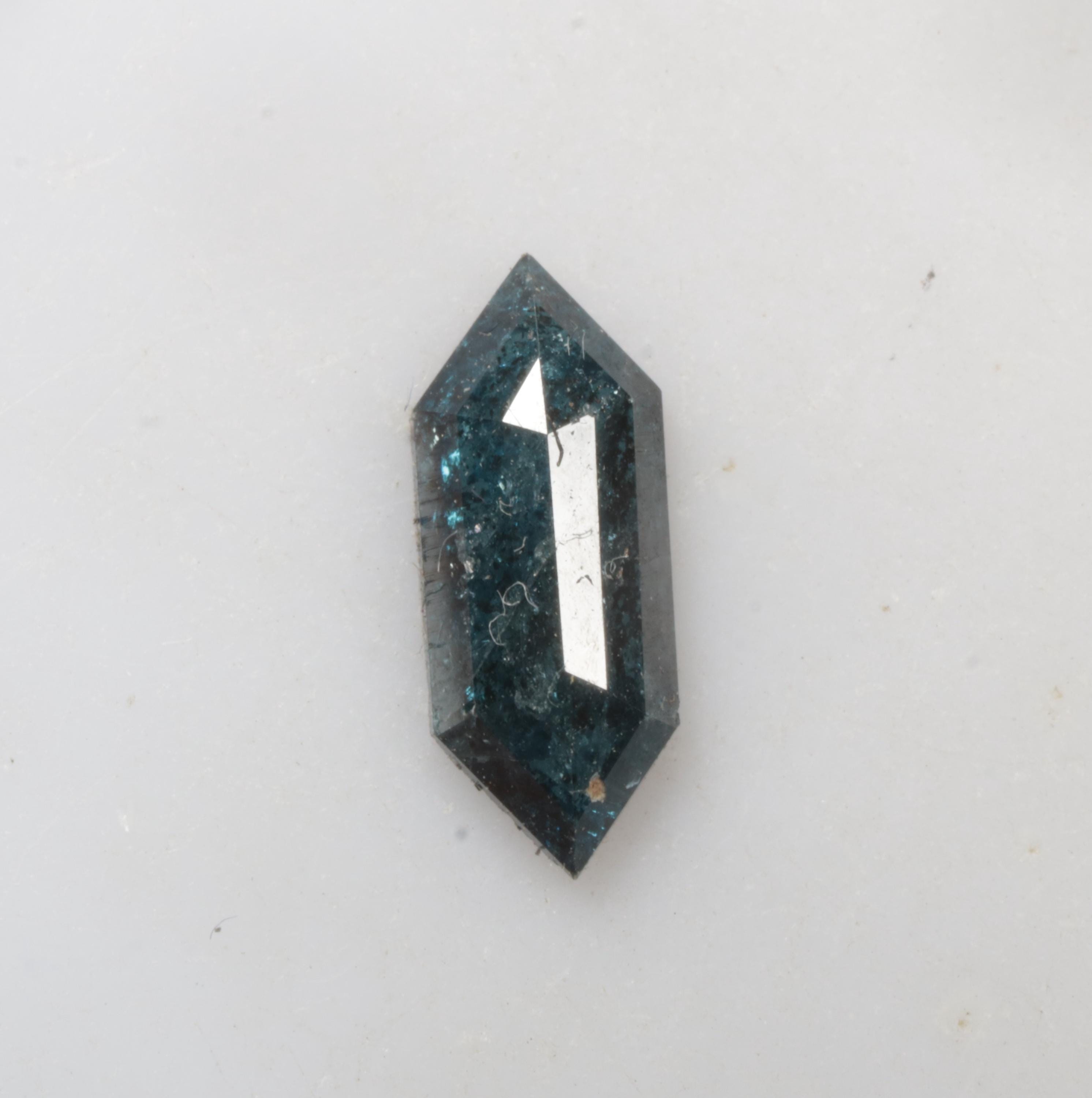 0.65 CT 9.9 x 4.0 MM 六角形カット ブルー ダイヤモンド、天然ルース