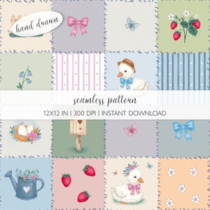 Könnte beinhalten: Ein nahtloses Musterdesign mit einem Patchwork aus Quadraten, die jeweils handgezeichnete Illustrationen enthalten. Das Design umfasst Schleifen, Schmetterlinge, Erdbeeren, ein Entlein und florale Elemente. Der Text "hand drawn" und "seamless pattern" sind ebenfalls enthalten.