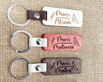 Porte clès en bois avec simili cuir motif "Merci"/ Cadeau Maîtresse, Maître, Atsem, Nounou/ Cadeau fin d'année scolaire /carte message.