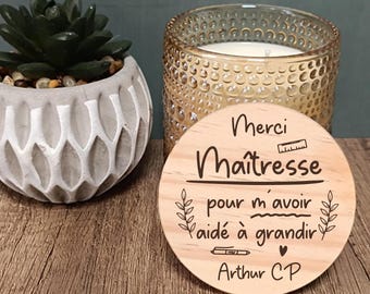 Bougie parfumée personnalisée cadeau maîtresse atsem nounou - cadeau fin d'année scolaire - cadeau avec prénom de l'enfant gravé en bois.