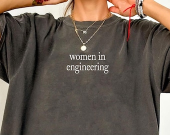 Camisa "Mujeres en Ingeniería" Comfort Colors®, Bella+Canvas®, Gildan®