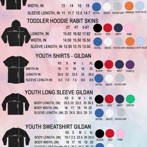 Puede incluir: Tabla de tallas para camisas de ni&ntilde;os peque&ntilde;os y j&oacute;venes, camisas de manga larga, sudaderas y sudaderas con capucha. La tabla incluye medidas de ancho, largo y largo de manga en pulgadas. La tabla tambi&eacute;n incluye opciones de color para cada talla, incluyendo negro, rojo, azul marino, naranja, rosa, azul claro, morado, verde y blanco.