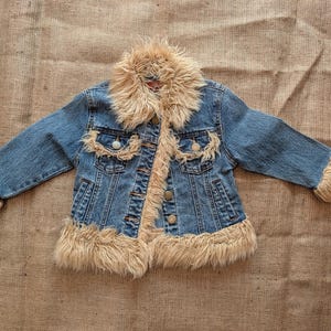 Dziecięca kurtka dżinsowa ze sztucznego futra w rozmiarze 3, styl Penny Lane, retro, boho, Y2K