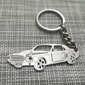 Geburtstagsgeschenk Kundenspezifisches Auto-Schlüsselanhänger mit personalisiertem Namen, Geschenk für Ihn, personalisierter Fan-Schlüsselanhänger, Ford mustang 1967