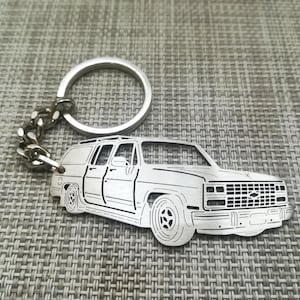 Weihnachtsgeschenke Auto-Schlüsselanhänger mit personalisiertem Namen, Geschenk für Ihn, personalisierter Fan-Schlüsselanhänger, Chevrolet Suburban 1987