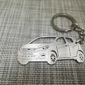 Weihnachtsgeschenke Auto Schlüsselanhänger mit personalisiertem Namen, Geschenk für Ihn, personalisierter Fan Schlüsselanhänger, Chevrolet Spark 2022