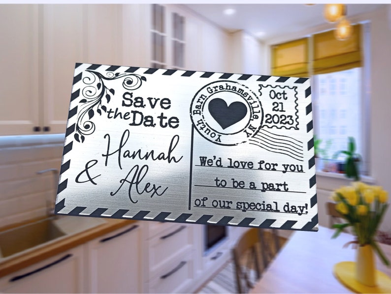 Pode incluir: Cart&atilde;o de prata para guardar a data com texto preto e um gr&aacute;fico de cora&ccedil;&atilde;o preto. O texto diz "Save the Date Hannah & Alex" e "Barn Grahamsville, NY Oct 21, 2023" e "We'd love for you to be a part of our special day!"