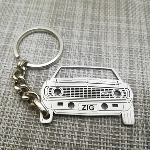 Llavero de coche para regalo de Navidad con nombre personalizado, regalo para él, llavero de fan personalizado, Chevrolet Camaro 1969 frontal