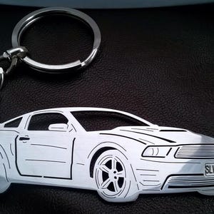 Geburtstagsgeschenk Kundenspezifisches Auto-Schlüsselanhänger mit personalisiertem Namen, Geschenk für Ihn, personalisierter Fan-Schlüsselanhänger, Ford-Mustang-5.0