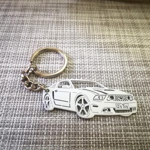 Geburtstagsgeschenk Kundenspezifisches Auto Keychain mit personalisiertem Namen, Geschenk für Ihn, personalisierter Fan-Schlüsselring, Ford mustang Schlüsselbund
