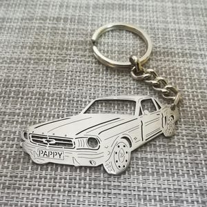 Geburtstagsgeschenk Kundenspezifisches Auto Schlüsselbund mit Name, Geschenk für Ihn, personalisierter Fan Schlüsselanhänger, 1966 Ford mustang