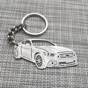 Geburtstagsgeschenk Kundenspezifischer Auto-Schlüsselanhänger mit personalisiertem Namen, Geschenk für Ihn, personalisierter Fan-Schlüsselanhänger, Ford mustang 5.0