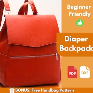 Op de afbeelding: Een feloranje luiertas met een ritsvak en verstelbare schouderbanden. De rugzak is gelabeld met "Beginner Friendly" en "Diaper Backpack". De afbeelding bevat ook de tekst "PDF" en "DXF" en de woorden "BONUS: Gratis handtaspatroon".