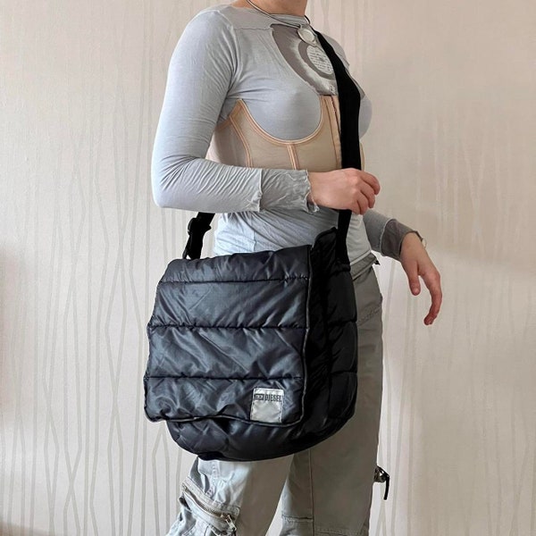 Vintage Diesel Tasche Y2K Cyber Gorpcore Puffer Umhängetasche für Arbeit oder Schule