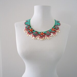 Green red coton crochet necklace with needle lace oyas