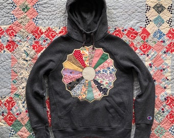 Vintage Quilt Patch Dresden Plate Hoodie Women's XS