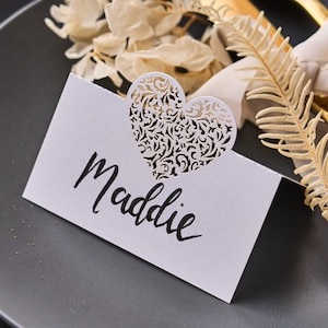 Tarjetas blancas de corte láser para bodas