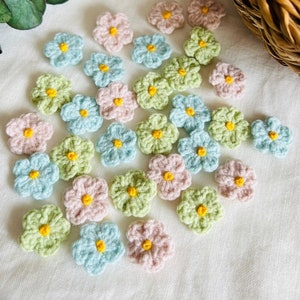 Miniature Crochet Flowers: Pastel Cotton Appliques for Crafts