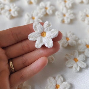 Small crochet daisy appliques. 10 pcs flower embellishments for your clothes, accessories and paper crafts. Crochet flowers for scrapbooks.