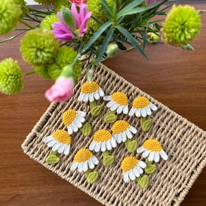 Spring White Daisy Flower With Stem & Leaf, 10 pcs Crochet Daisy Applique, Knitted Flower Decor, Crochet Flowers for scrapbooks, White Daisy