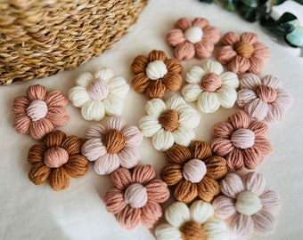 10 pièces petites fleurs de marguerite, cardigan fleuri, mini fleurs pour pull, cadeau pour elle, fleurs tricotées à la main, fleurs de marguerite 3D, fleur au crochet