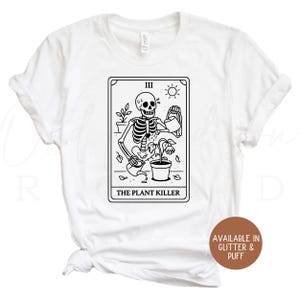 La chemise de carte de tarot tueur de plantes - chemise de voiture de tarot - chemise gothique drôle - chemise d'anniversaire - t-shirts graphiques - t-shirt de tarot - cadeau pour les amoureux des plantes