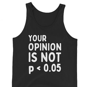 Puede incluir: Camiseta sin mangas negra con el texto blanco "YOUR OPINION IS NOT P < 0.05". La camiseta sin mangas está hecha de un material suave y es adecuada para uso casual.