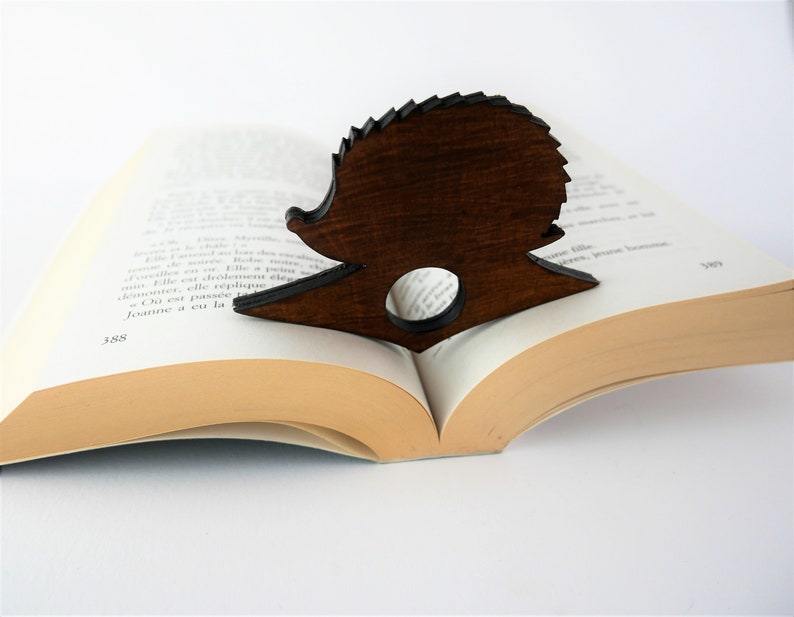 Wooden page holder model hedgehog reading support image 2