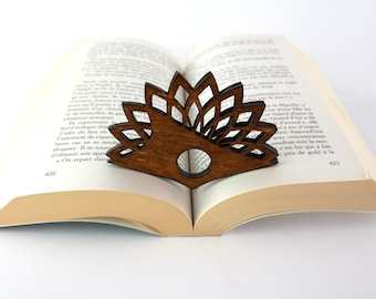 Wooden page holder floral model - reading support