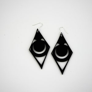 Grandes boucles d'oreille losange en bois noir minimaliste image 2