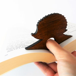 Wooden page holder model hedgehog reading support image 1