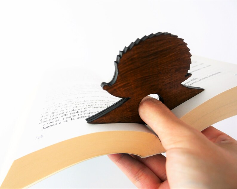 Wooden page holder model hedgehog reading support image 1