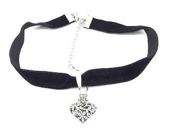 Girocollo nero con collana a catena per bigiotteria con pendente a cuore