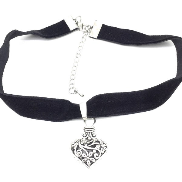 Schwarzes Kropfband Choker mit Herz Anhänger Trachtenschmuck Trachtenkette Halskette