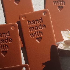 10 x nepleren labels, breien, haken, kledinglabel, label omvouwen, label innaaien, leren breilabel