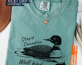Koszulka Comfort Colors® Stupid Canadian Wolf Bird, Koszulka z sarkastycznym nadrukiem zwierząt, Prezent na Paradę Równości, Zabawna koszulka z ptakiem, Uroczy T-shirt z ptakiem wilkiem