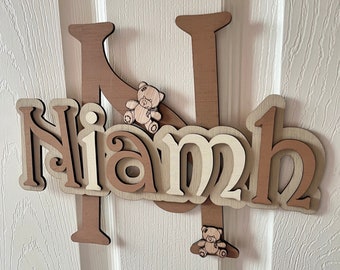 Letrero personalizado con nombre de osito de peluche para guardería: decoración de madera para habitación de bebé, letrero personalizado con forma de osito de peluche para puerta, decoración de guardería, placa con nombre para recién nacidos.