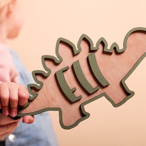 Signo de nombre de dinosaurio Carta de dinosaurio personalizada tema de dinosaurio niños nombre inicial niños dormitorio decoración dinosaurio pared colgante niños nombre placa