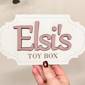 パーソナライズされたおもちゃ箱 木製 子供用 名前サイン 保育園の装飾 男の子用 収納名 カスタム 寝室 ドア プレート 16 cm x 9 cm