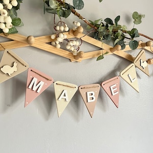 Naamslinger konijn: pastelkleurige kinderkamerslinger, konijndecor