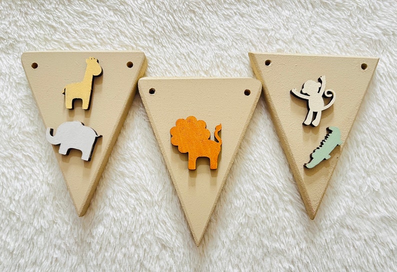 Safari bunting Kinderkamer bunting Jungle slinger babycadeau voor jungle thema houten Gepersonaliseerde bunting babynaam dieren safari kinderkamer decor afbeelding 10