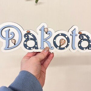 Personalisierte Spielzeugkiste Zeichen Holzbuchstaben Safari Spielzeugkiste Schild Kinder Namen Schild Safari Kinderzimmer Dekor Kinder Türschild Spielzeugkiste Dekoration Name Hot air balloon-Blue