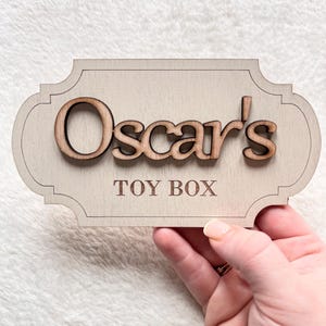 Letrero de madera con nombre para caja de juguetes de bebé, decoración personalizada para dormitorio infantil, letras de madera personalizadas para la decoración de la caja de juguetes de la guardería del bebé.