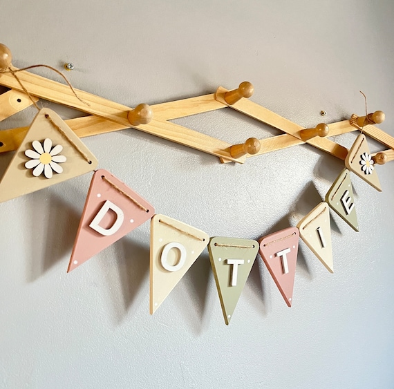 Daisy Name Bunting Personalised nursery name banner Girl bedroom decor Pastel Nursery Daisy Garland Baby Pink floral decor Flower bunting