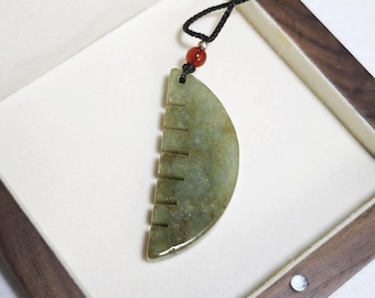 ビルマ　翡翠　ペンダント？　骨董 本物のビルマ産翡翠ペンダントネックレス グレードA - Etsy 日本