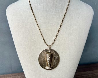 queen nefertiti retro medallion