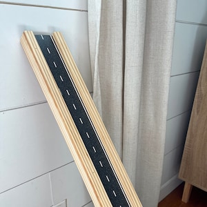 Rampe de course automobile / idées cadeaux pour tout-petits / idées cadeaux pour tout-petits garçon / cadeau d'anniversaire pour tout-petits / rampe de piste de course en bois / piste de course