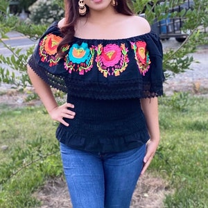 Blusa floral bordada,blusa mexicana artesanal,blusa tradicional mexicana,blusa mexicana, top mexicana, top artesanal