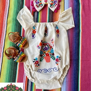 Mexican bodysuit for girl/Mexican baby set/Mexican girl clothing set/Cinco de mayo baby set/Mexican dress for embroidered baby
