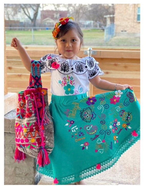 Mirabel conjunto falda y blusa bordado a España